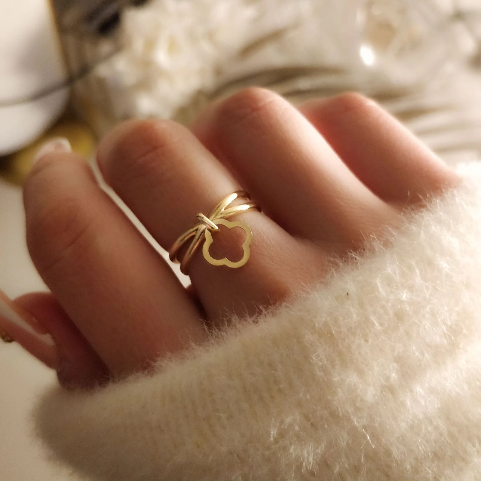 Bague ajustable dorée en acier inoxydable motif trèfle